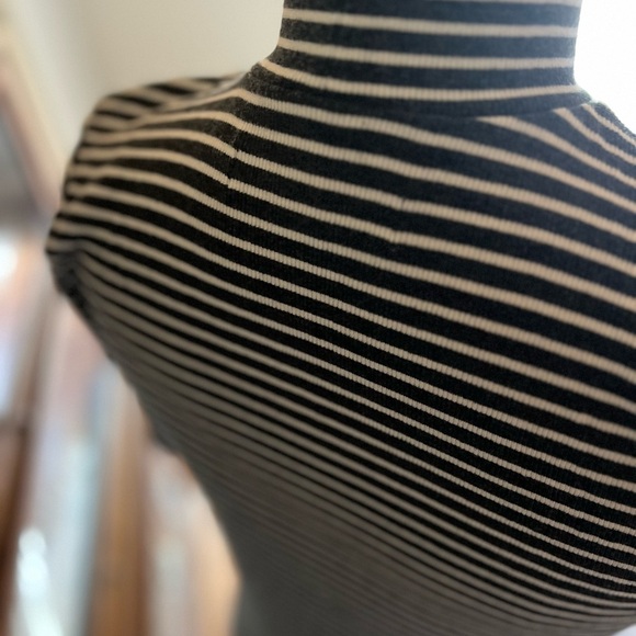LOFT gray and white ribbed striped turtleneck short sleeve top medium - Picture 4 of 7